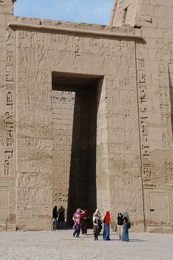 Egipto 171 - Medinet Habu - templo de Ramses III.jpg